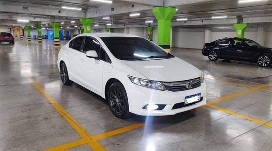 HONDA CIVIC 1.8 LXS 16V FLEX 4P MANUAL HONDA CIVIC 1.8 LXS 16V FLEX 4P MANUAL